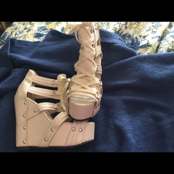 Wedge heals NWOT - Picture 1 of 2
